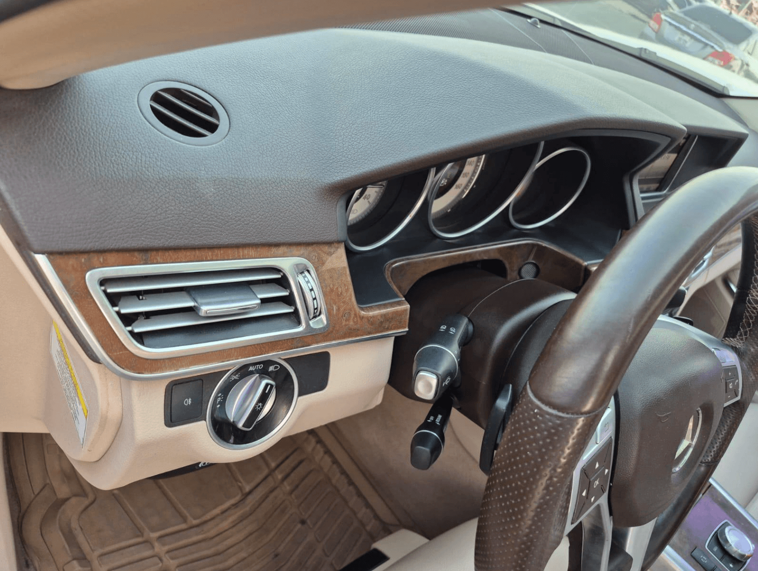 Mercedes-Benz E-Class E 350 - Image 9