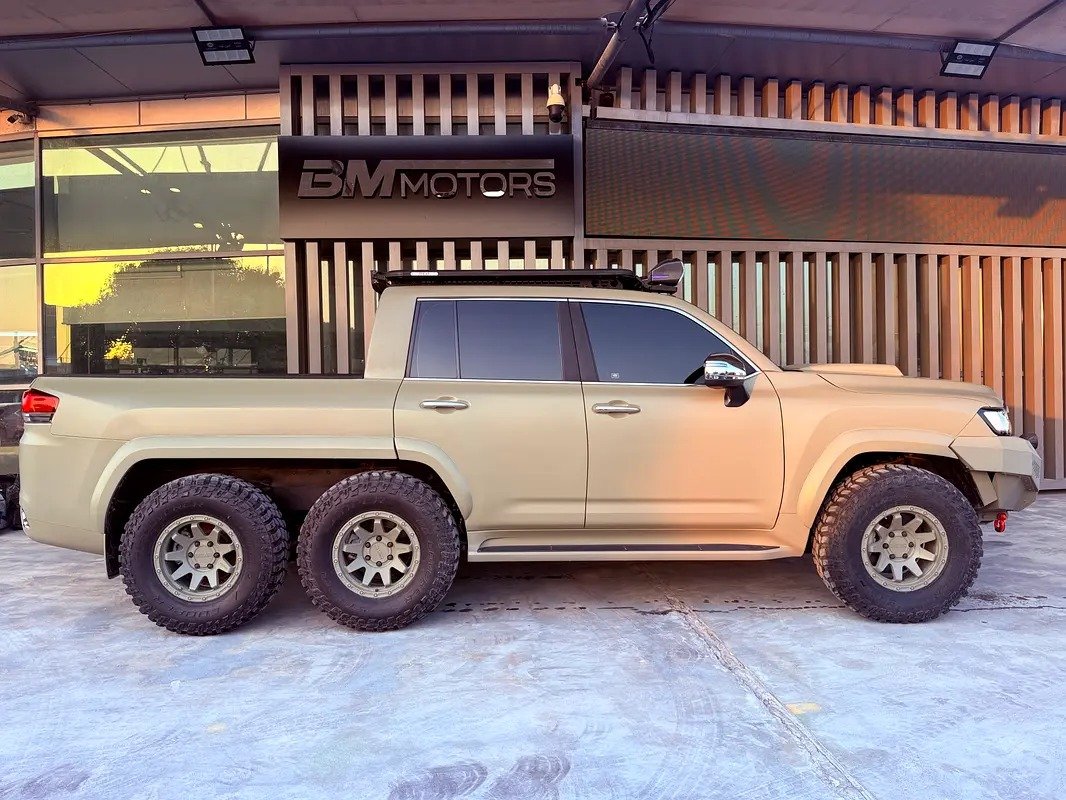 Toyota Land Cruiser VXR 6X6 - Image 4