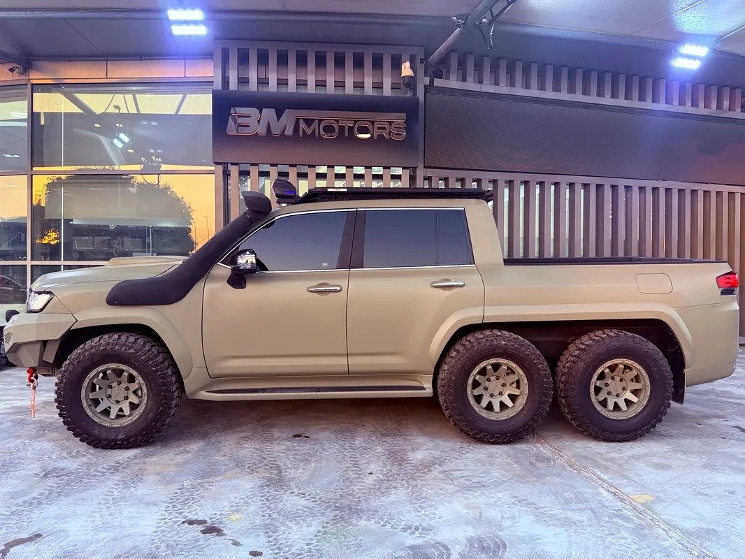 Toyota Land Cruiser VXR 6X6 - Image 5