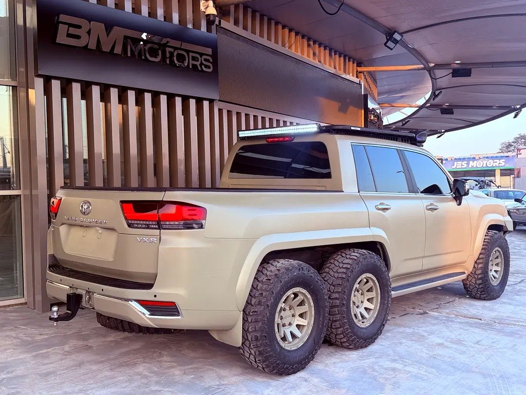 Toyota Land Cruiser VXR 6X6 - Image 8