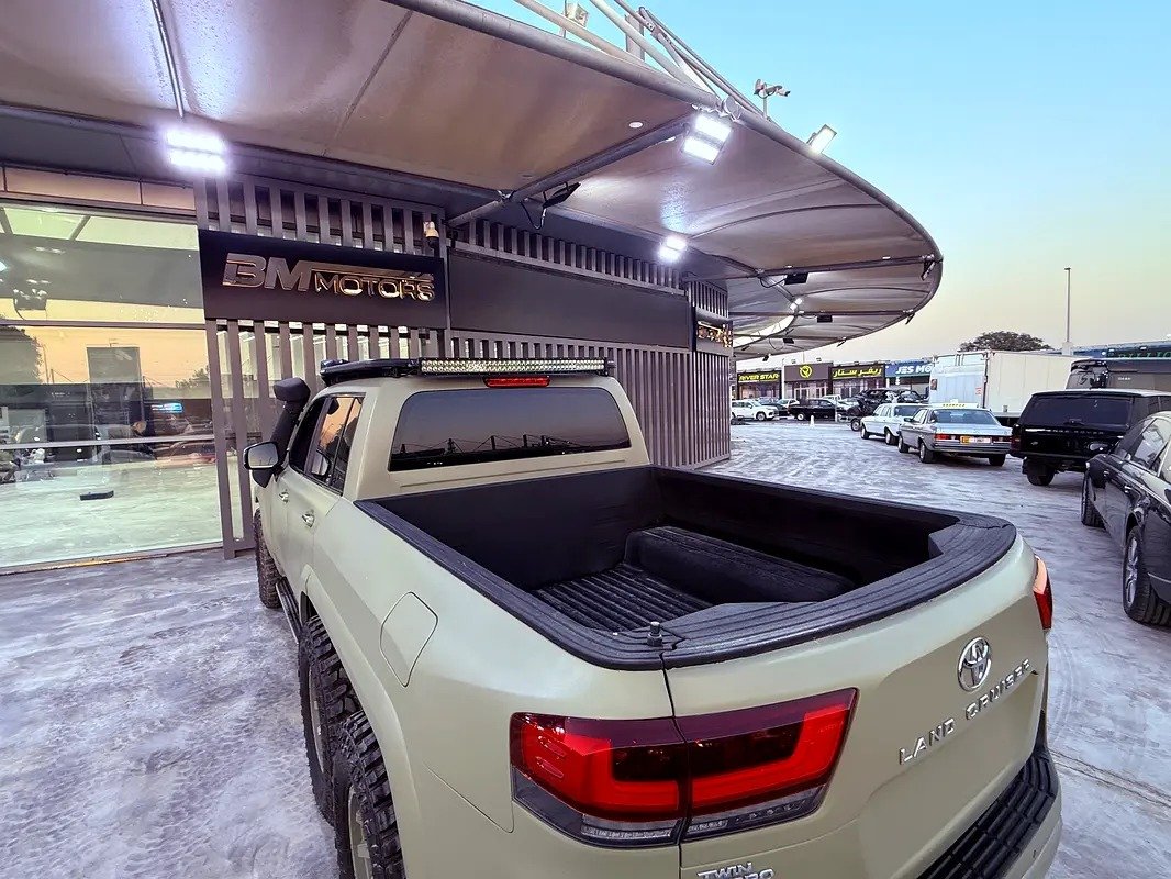 Toyota Land Cruiser VXR 6X6 - Image 9