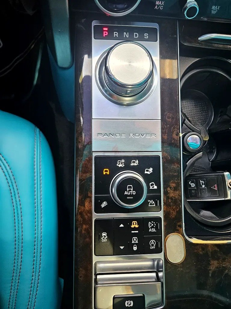 VIP Seats Range Rover Autobiography - Image 8