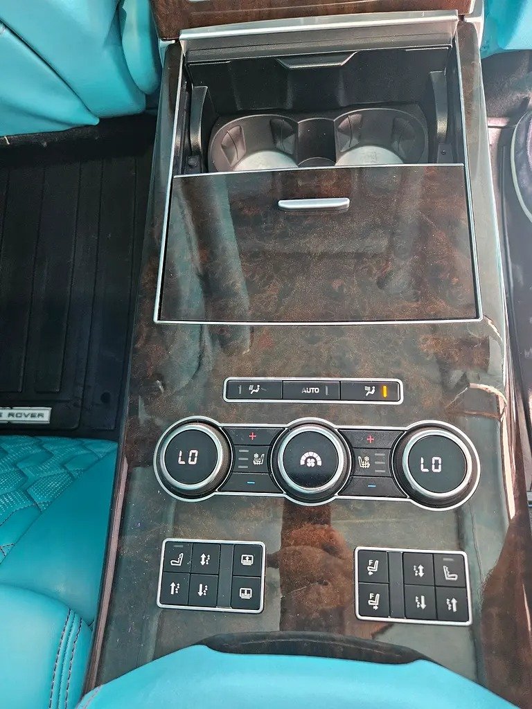 VIP Seats Range Rover Autobiography - Image 12